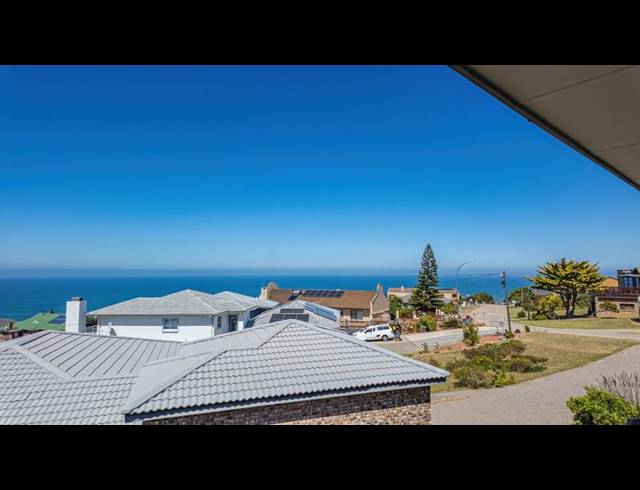 4 BEDROOM HOUSE FOR SALE IN DANA BAY